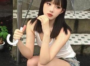 在Tiny Asa美腿的原图写真中，发现别样的女性魅力与力量.txt
